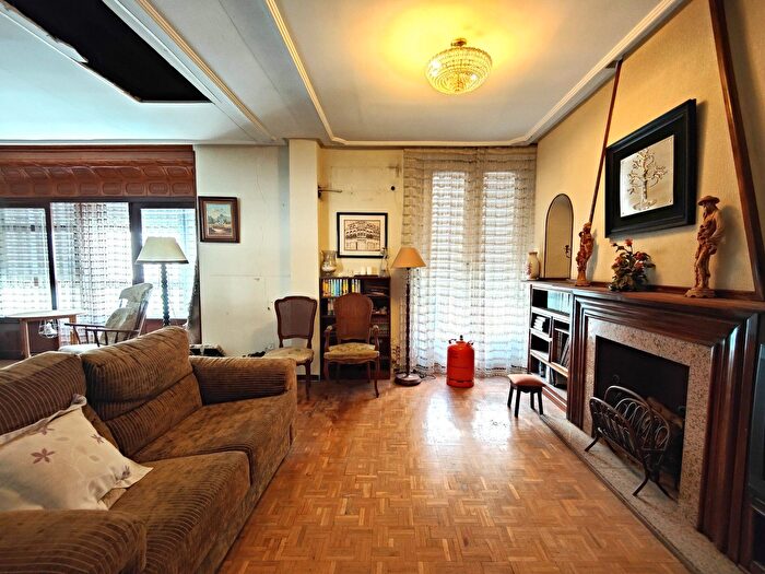 Casas en venta y pisos alquiler - 3