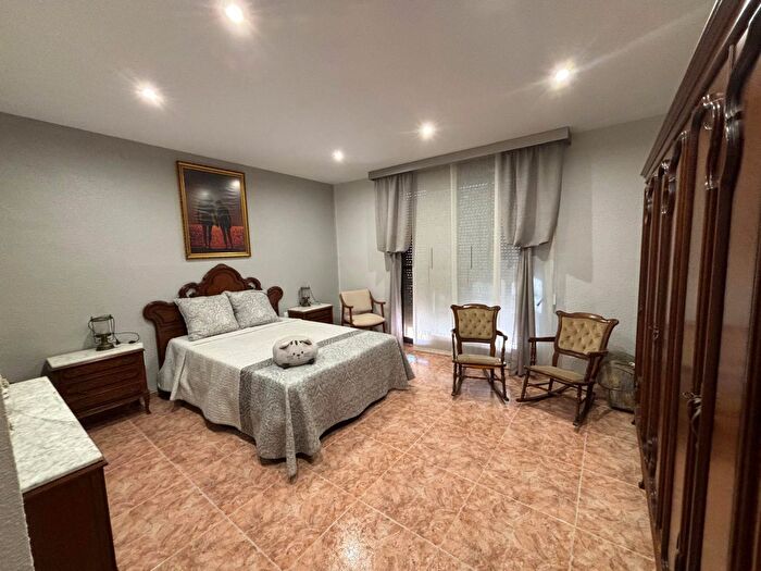Casas en venta y pisos alquiler - 3