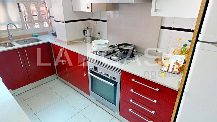 Casas en venta y pisos alquiler - 3