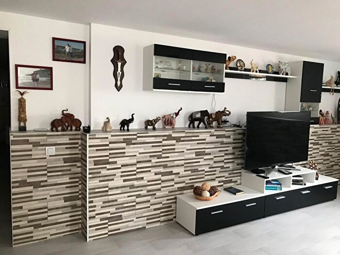 Casas en venta y pisos alquiler - 3