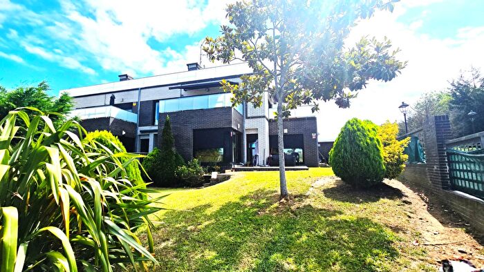Casas en venta y pisos alquiler - 3