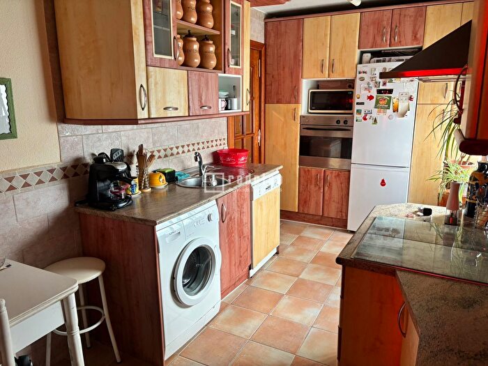 Casas en venta y pisos alquiler - 1