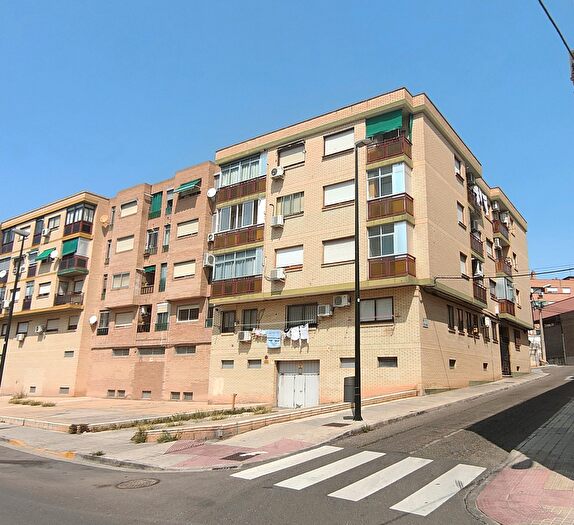 Casas en venta y pisos alquiler - 1