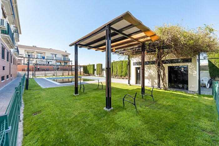 Casas en venta y pisos alquiler - 3