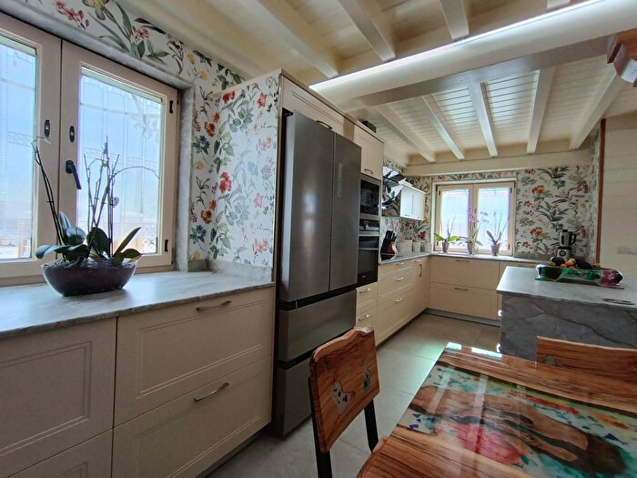 Casas en venta y pisos alquiler - 3