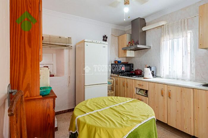 Casas en venta y pisos alquiler - 3