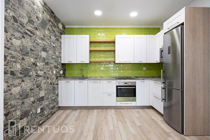 Casas en venta y pisos alquiler - 3