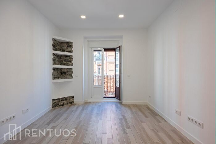 Piso en alquiler en Centro, Palacio de 3 habitaciones
