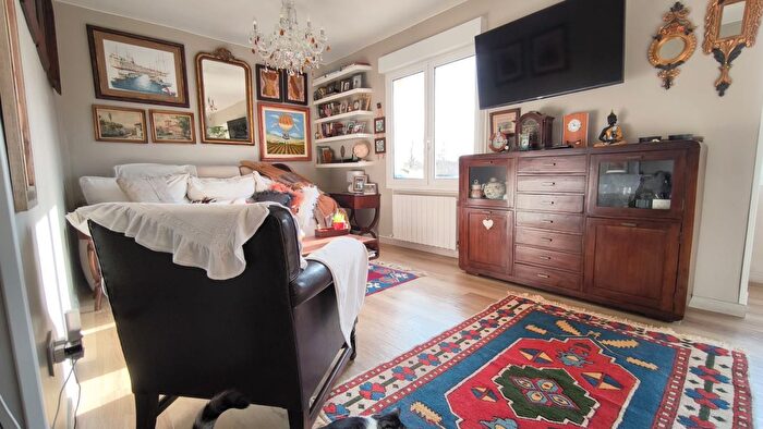 Casas en venta y pisos alquiler - 3