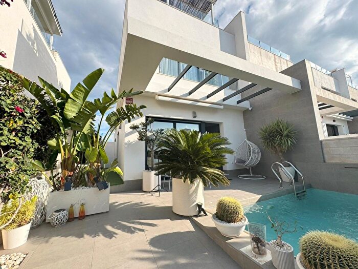 Casa en venta en San Miguel de Salinas, Alicante de 3 habitaciones