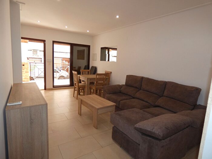 Casas en venta y pisos alquiler - 3