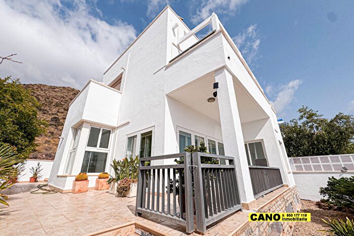Casa en venta en San José, Níjar de 4 habitaciones