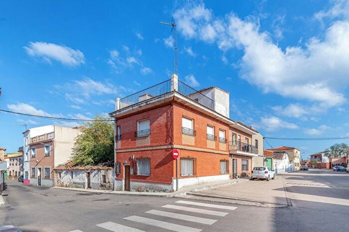 Casas en venta y pisos alquiler - 1