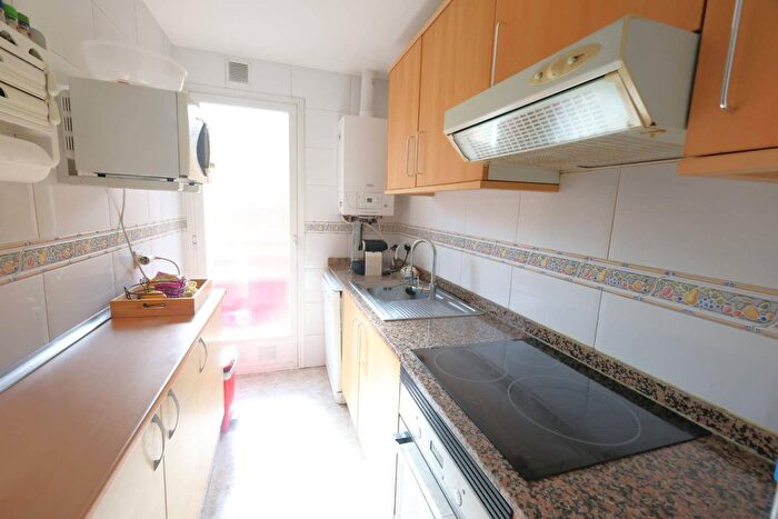 Casas en venta y pisos alquiler - 3