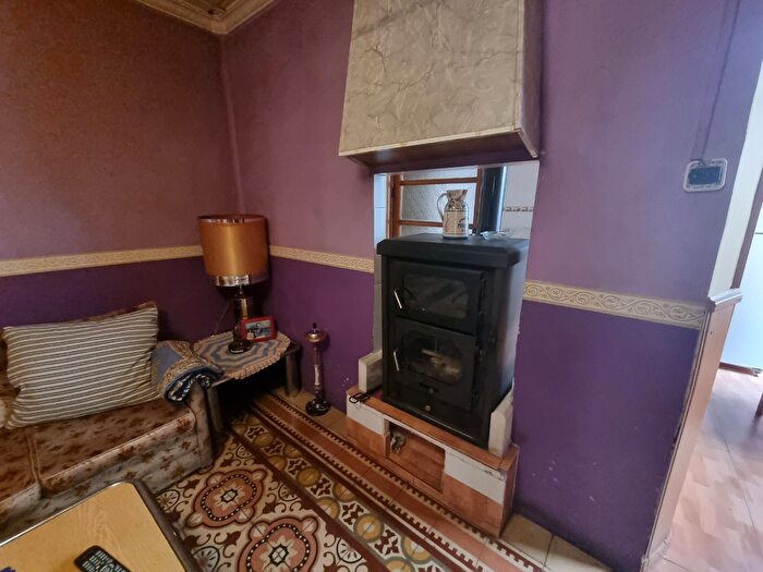 Casas en venta y pisos alquiler - 3