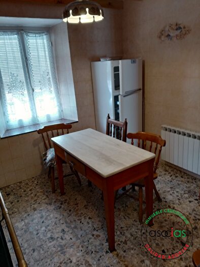 Casas en venta y pisos alquiler - 3