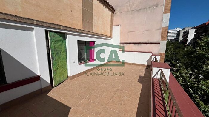 Casas en venta y pisos alquiler - 3