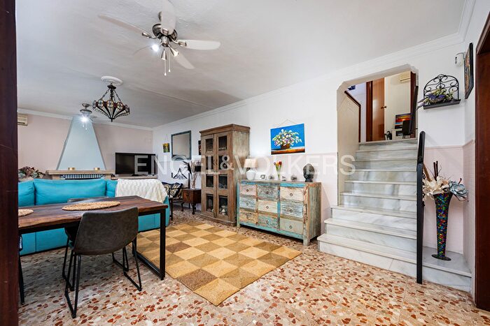 Casas en venta y pisos alquiler - 3