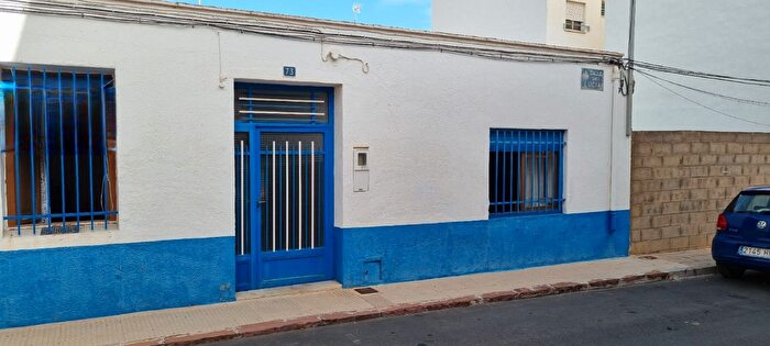 Casas en venta y pisos alquiler - 1