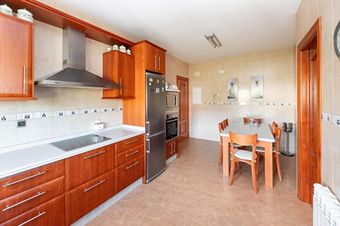 Casas en venta y pisos alquiler - 3