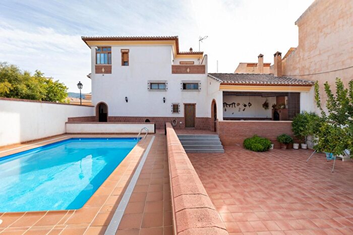 Casa en venta en Gójar, Granada de 4 habitaciones