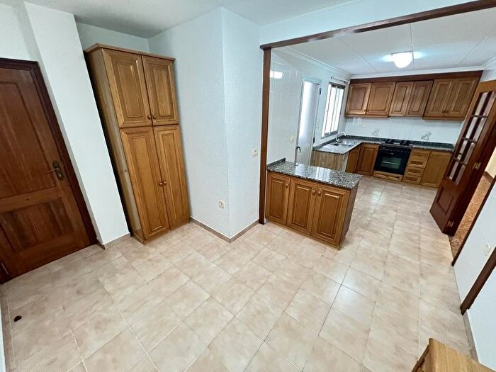 Casas en venta y pisos alquiler - 1