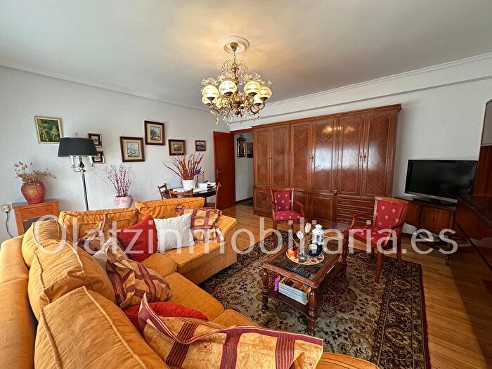 Casas en venta y pisos alquiler - 1