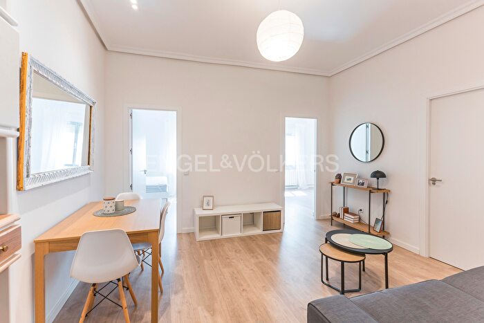Casas en venta y pisos alquiler - 1