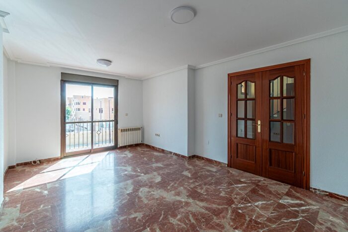Casas en venta y pisos alquiler - 3