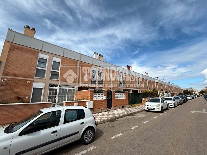 Casas en venta y pisos alquiler - 1