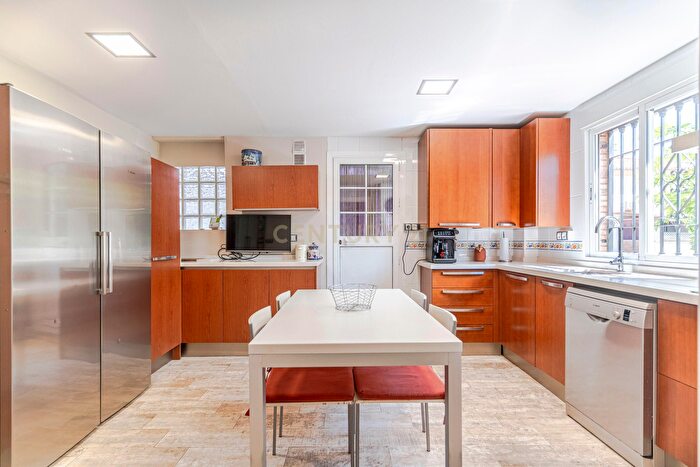 Casas en venta y pisos alquiler - 3