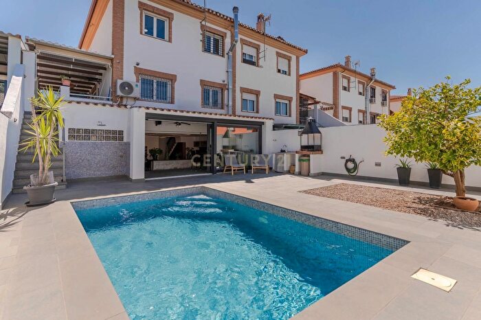 Casa en venta en Gójar, Granada de 3 habitaciones