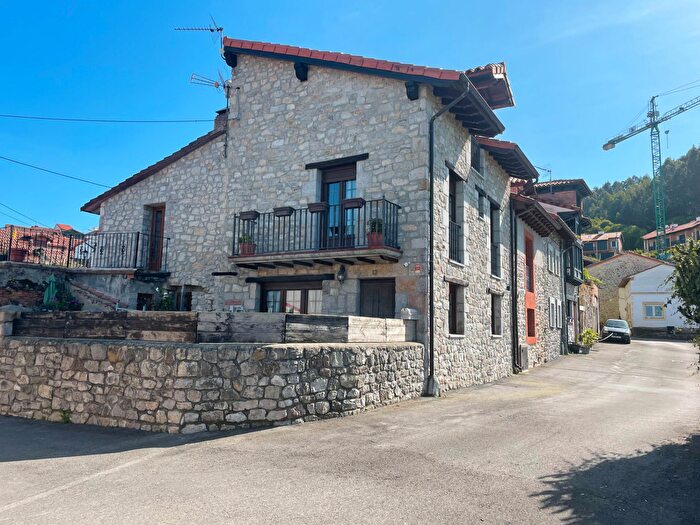 Casa en venta en Val de San Vicente, Cantabria de 3 habitaciones