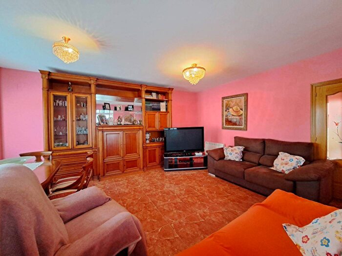 Casas en venta y pisos alquiler - 3