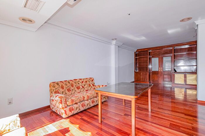 Casas en venta y pisos alquiler - 2