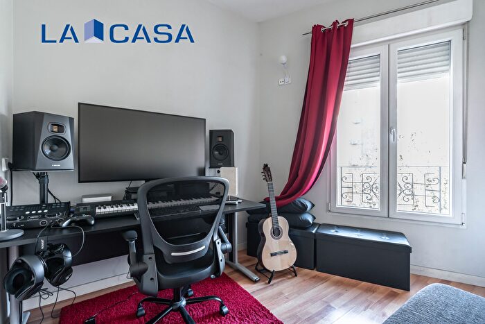 Casas en venta y pisos alquiler - 3