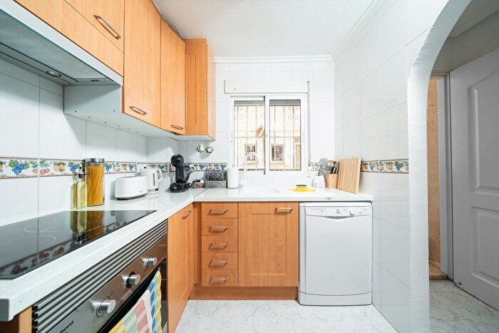 Casas en venta y pisos alquiler - 3