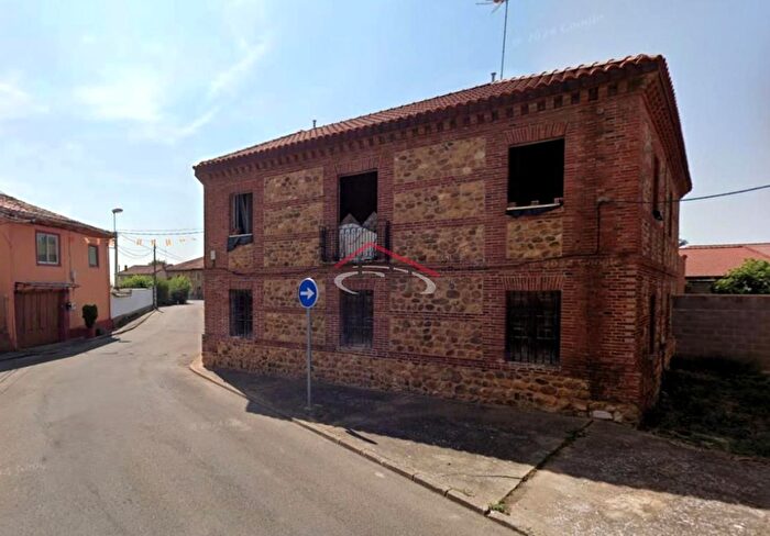 Casa en venta en Villaquilambre, León de 4 habitaciones