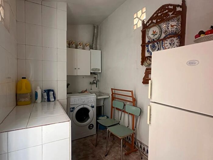 Casas en venta y pisos alquiler - 3