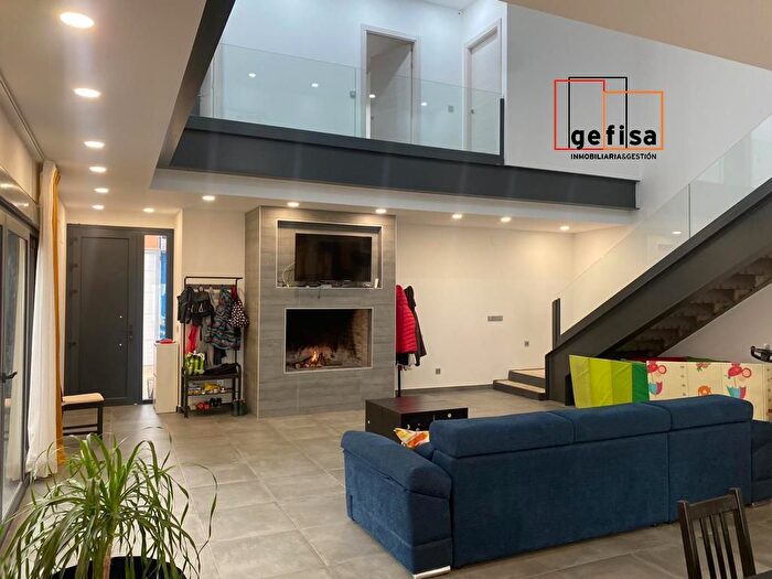 Casas en venta y pisos alquiler - 3