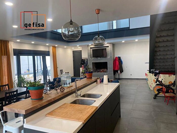 Casas en venta y pisos alquiler - 1