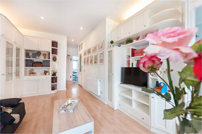 Casas en venta y pisos alquiler - 2