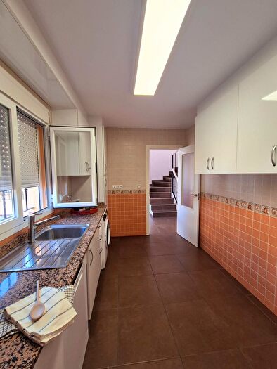Casas en venta y pisos alquiler - 3