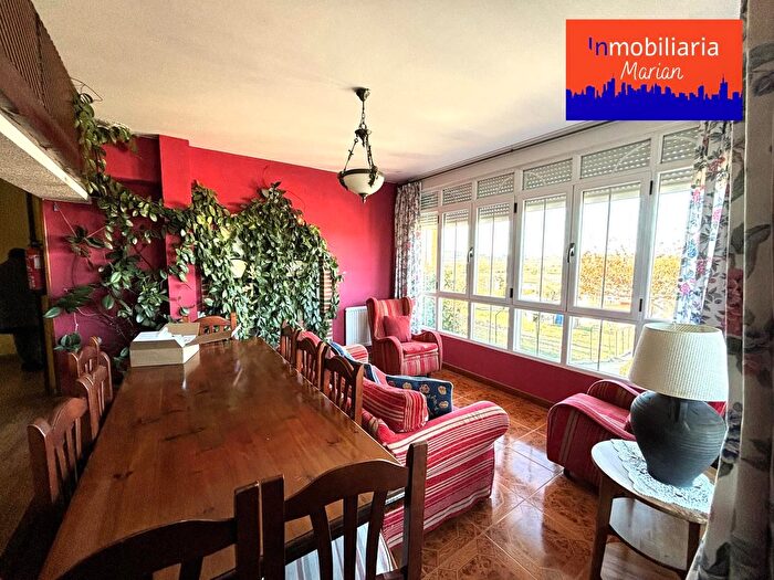 Casas en venta y pisos alquiler - 3