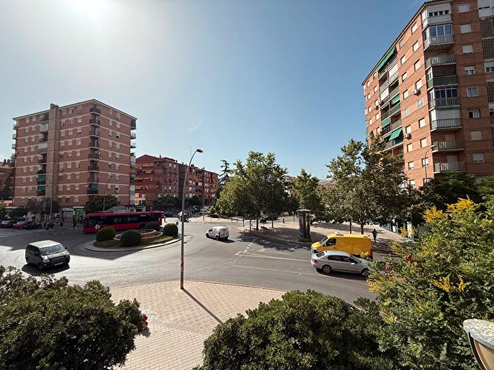 Piso en venta en Genil, Cervantes de 3 habitaciones
