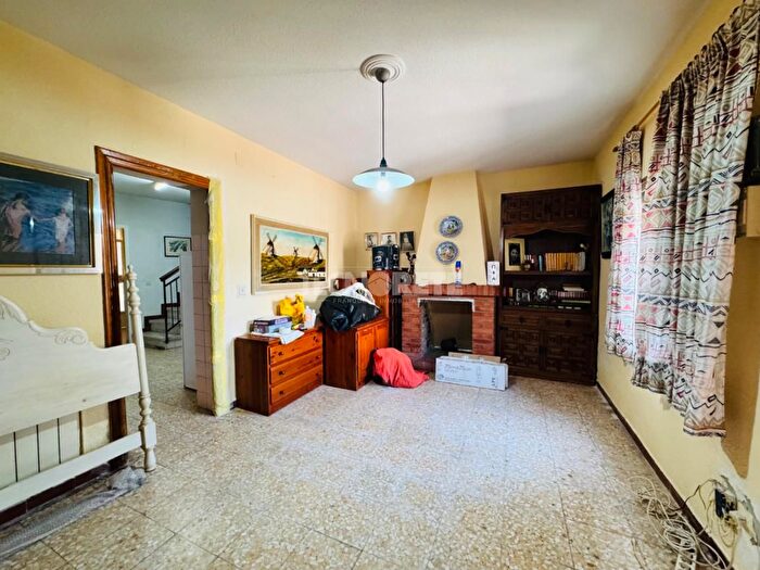 Casas en venta y pisos alquiler - 3