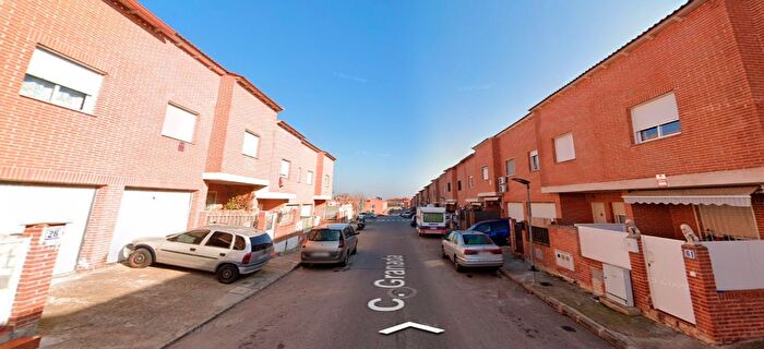 Casas en venta y pisos alquiler - 3