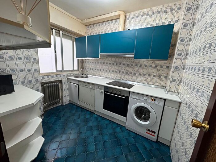 Casas en venta y pisos alquiler - 3