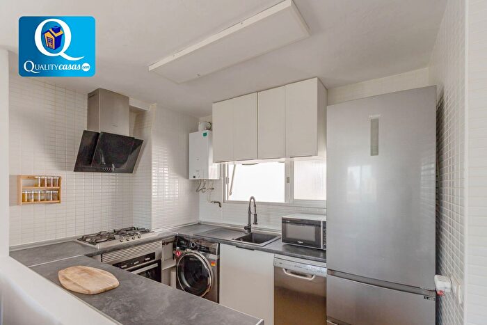 Casas en venta y pisos alquiler - 3