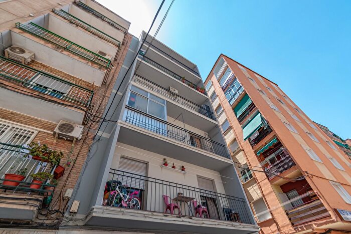 Casas en venta y pisos alquiler - 3